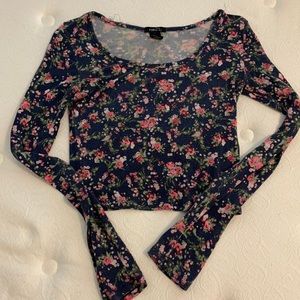 Long sleeve crop top